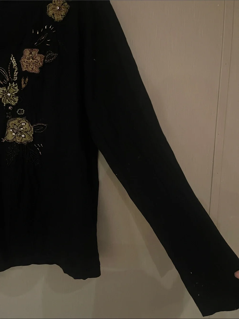 Chico's sz 2 large black Long-Sleeve V-Neck Top Gold Floral Embroidery beaded